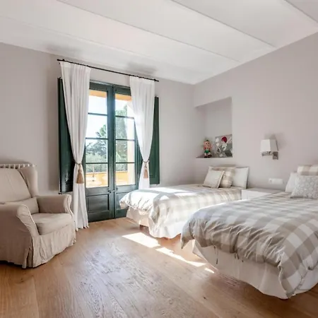 Can Sola Villa *